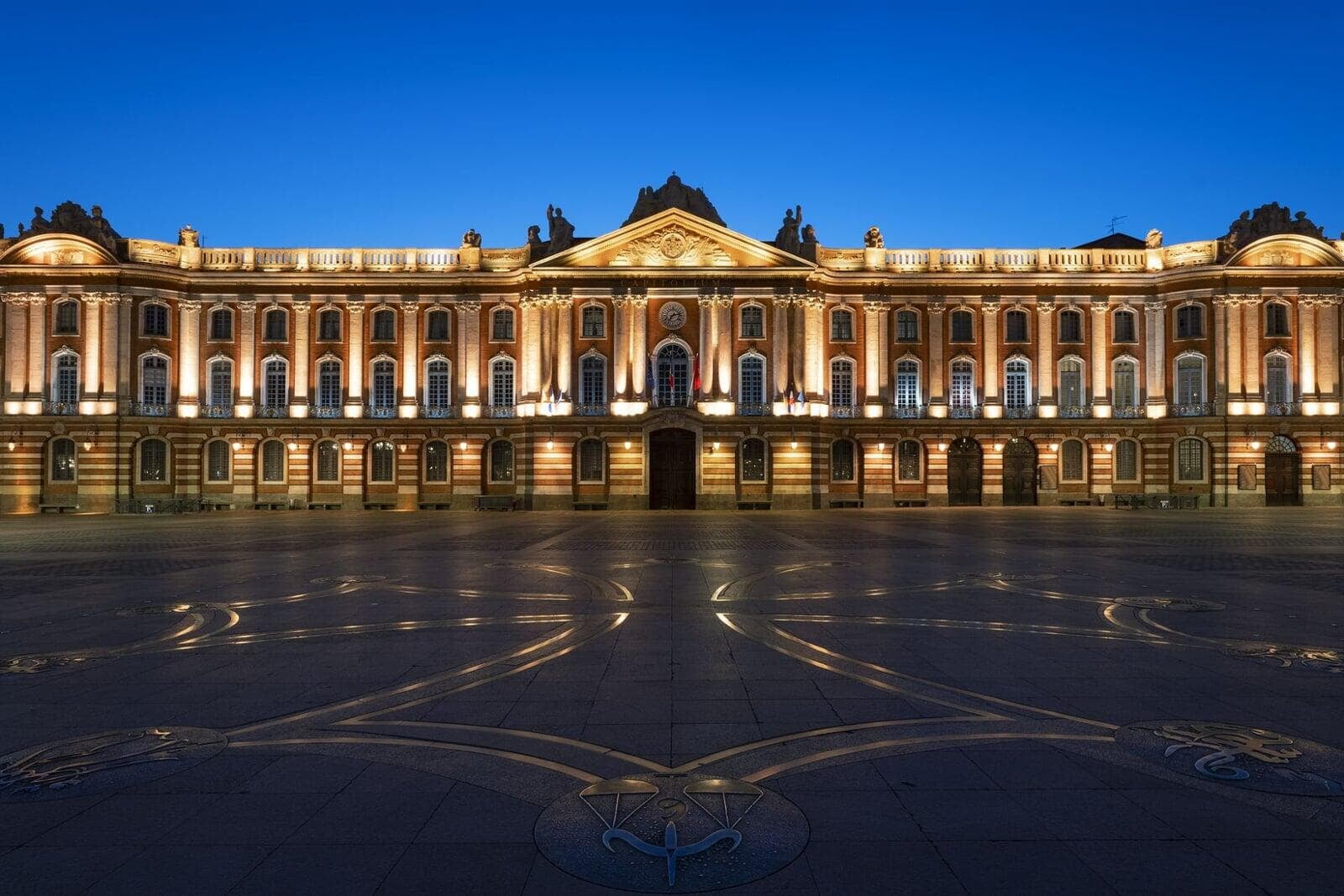 Le Capitole illuminé, place du Capitole à Toulouse