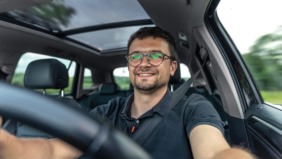Convoyeur professionnel au volant pour rapatriement automobile