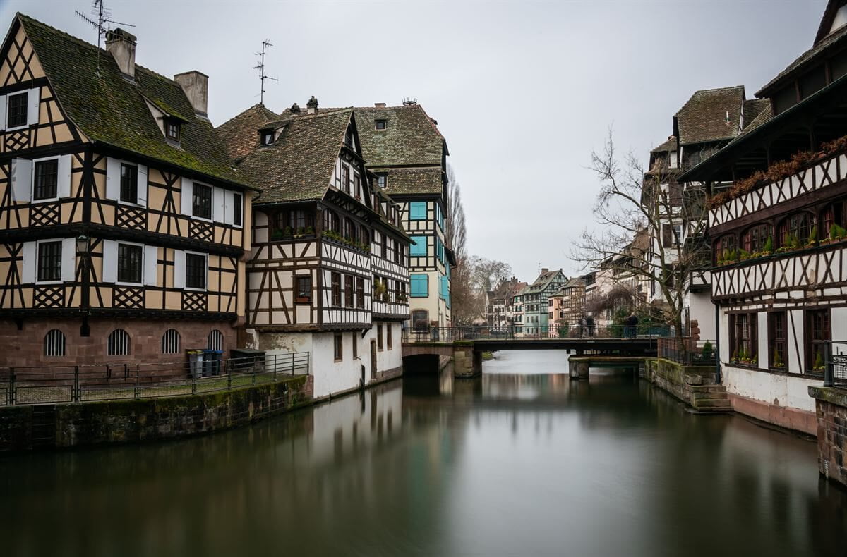 Canaux et maisons à colombages de la Petite France à Strasbourg